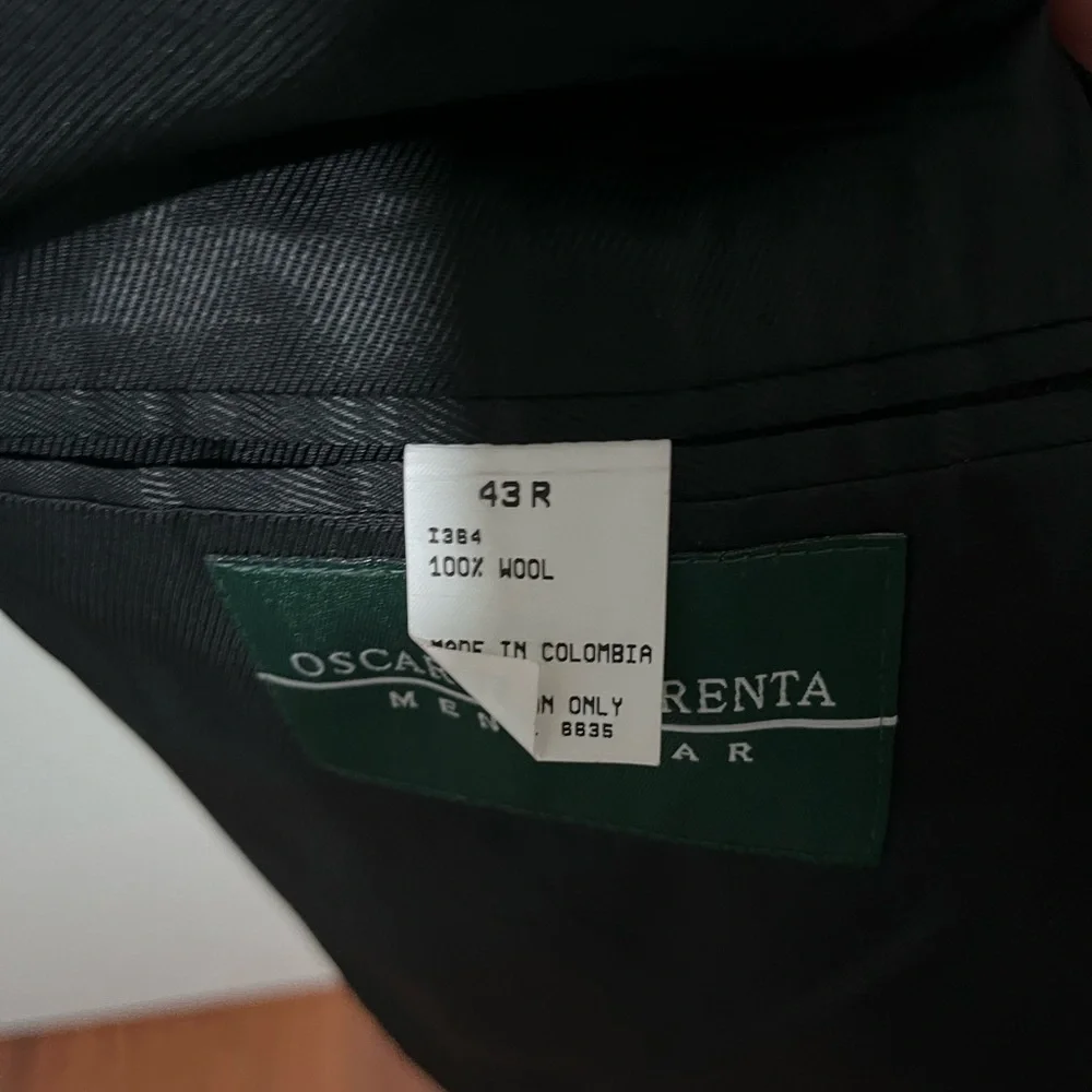 Oscar de la Renta Black Men's Sport Coat - Classic Two-Button Blazer